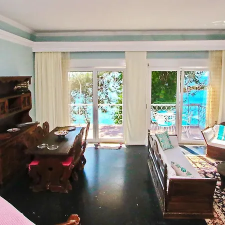 Everlasting Sea Palaiontsiflikion